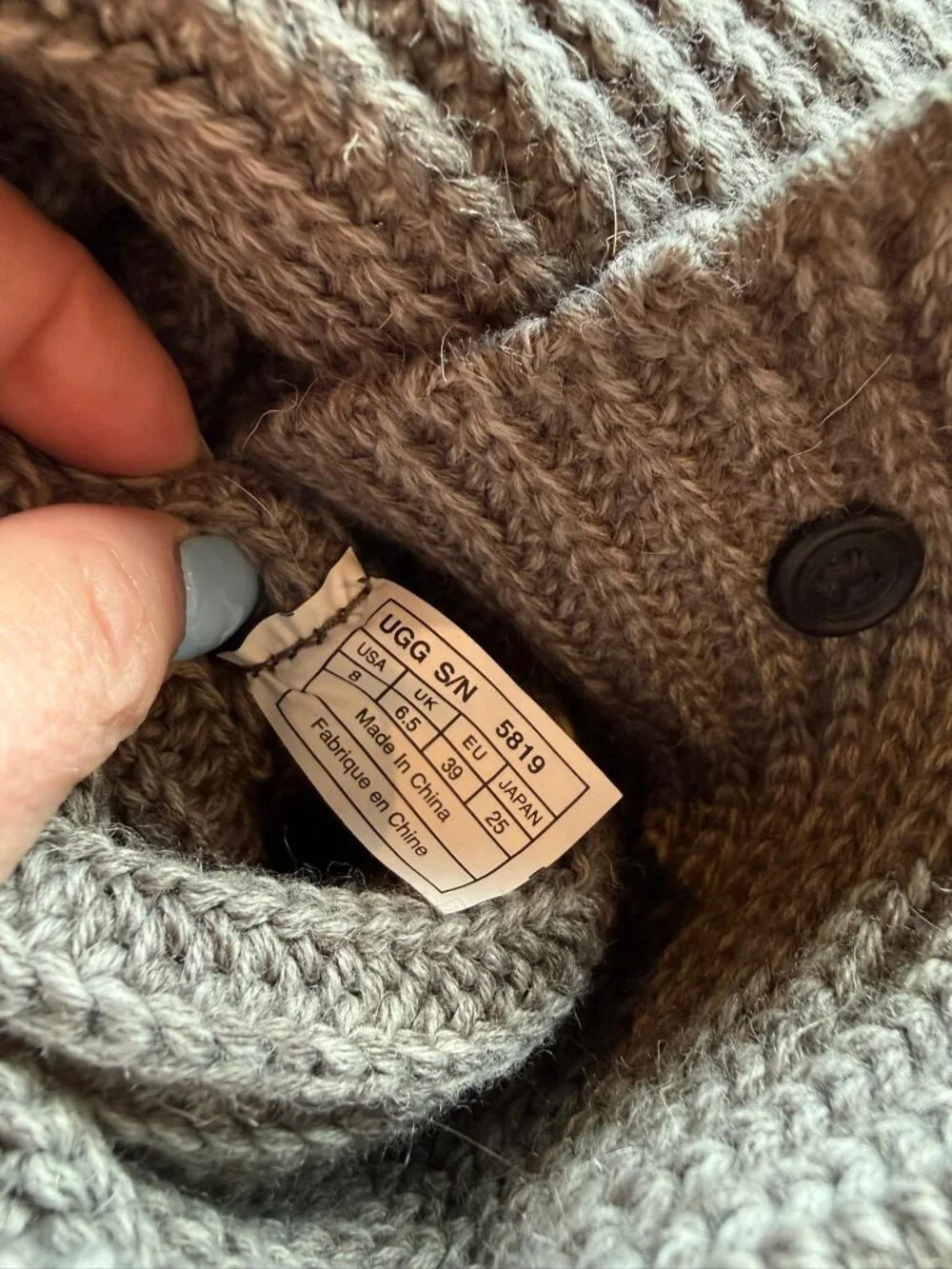 UGG Classic Cardy Boots Size 8 Get A Pair Now! Discontinued. Excellent Condition